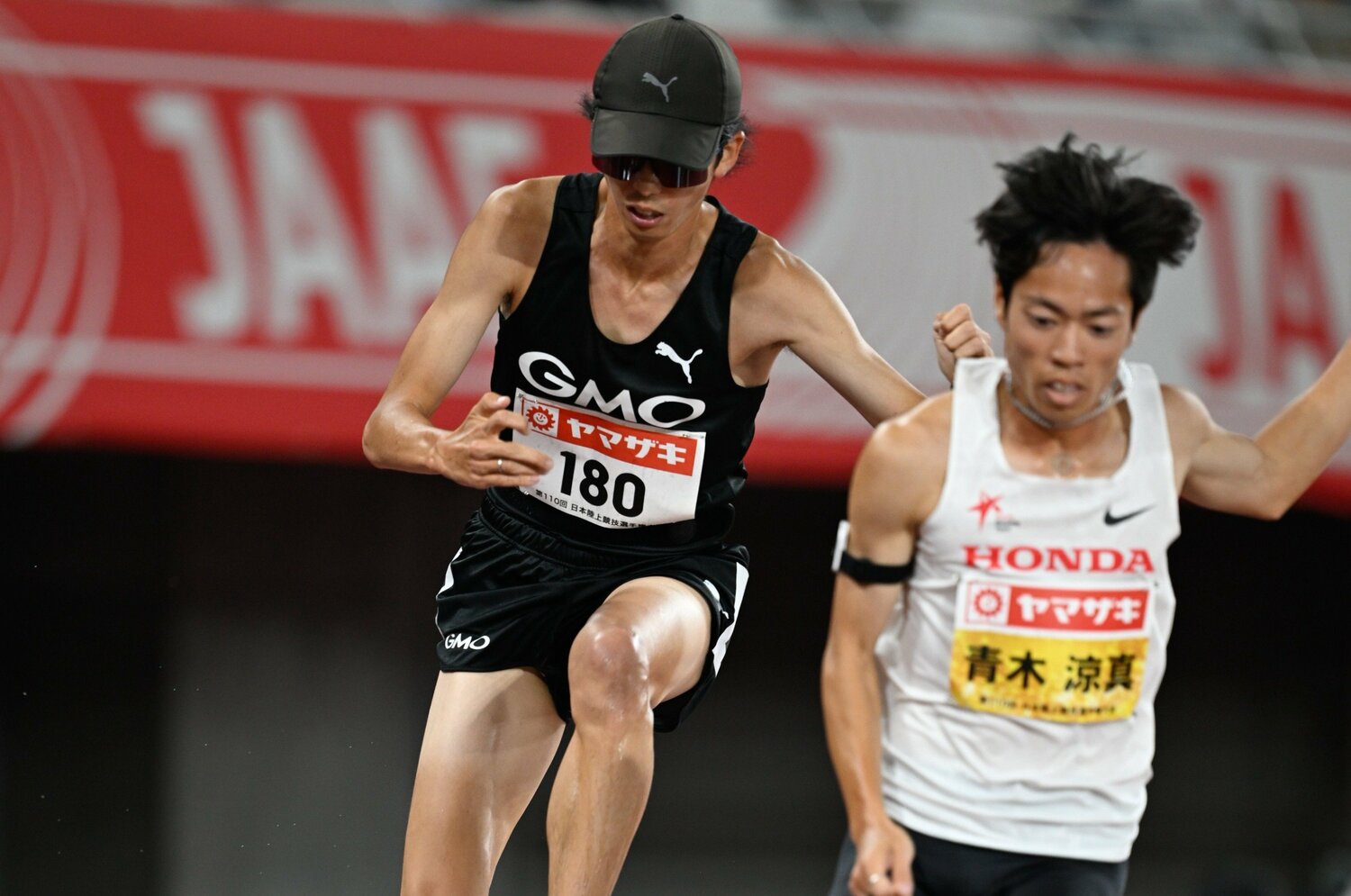 優勝した青木と最後の最後までデッドヒートを繰り広げた小原 ©Asami Enomoto