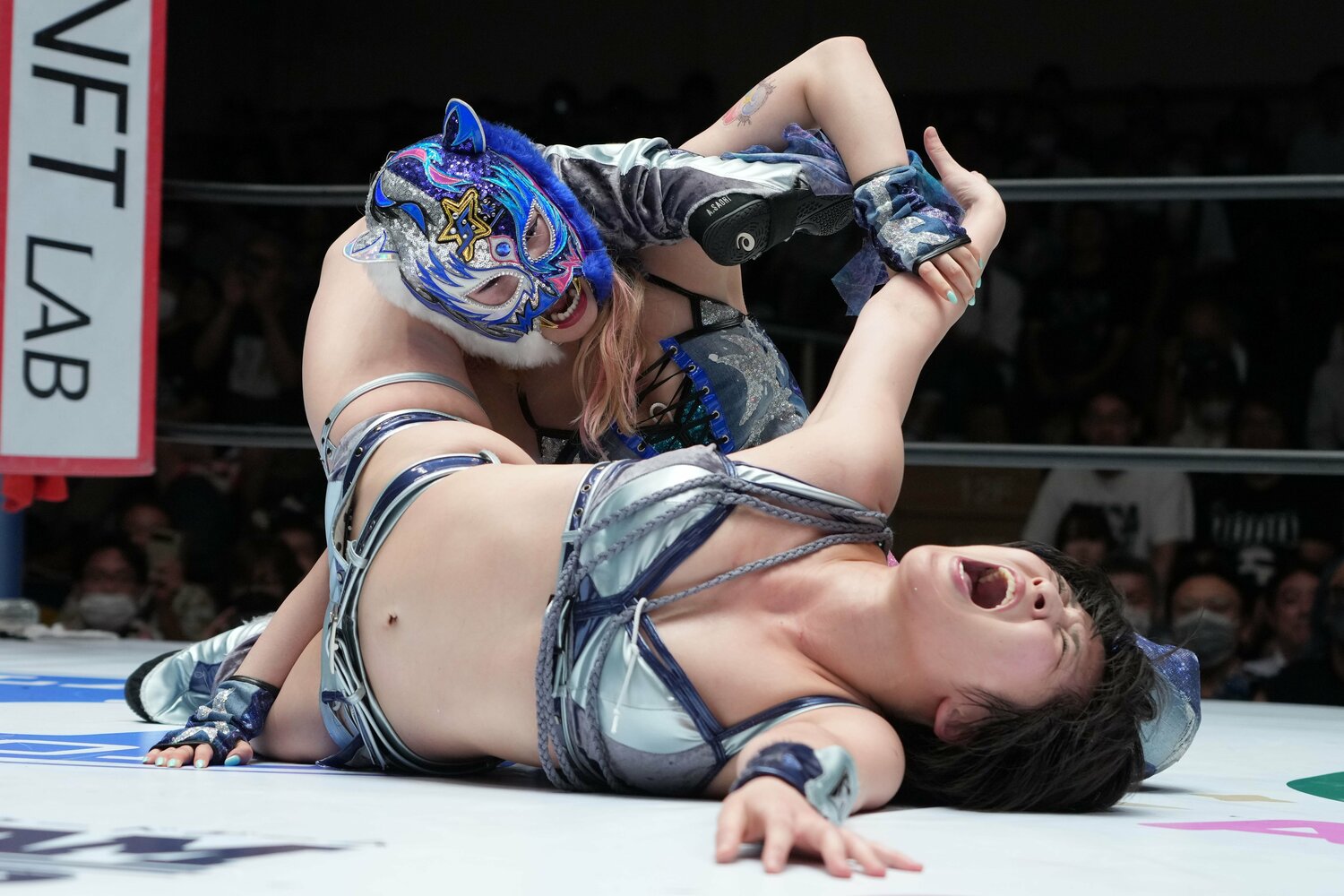 安納サオリを黒虎脚殺に持っていくスターライト・キッド　©Essei Hara