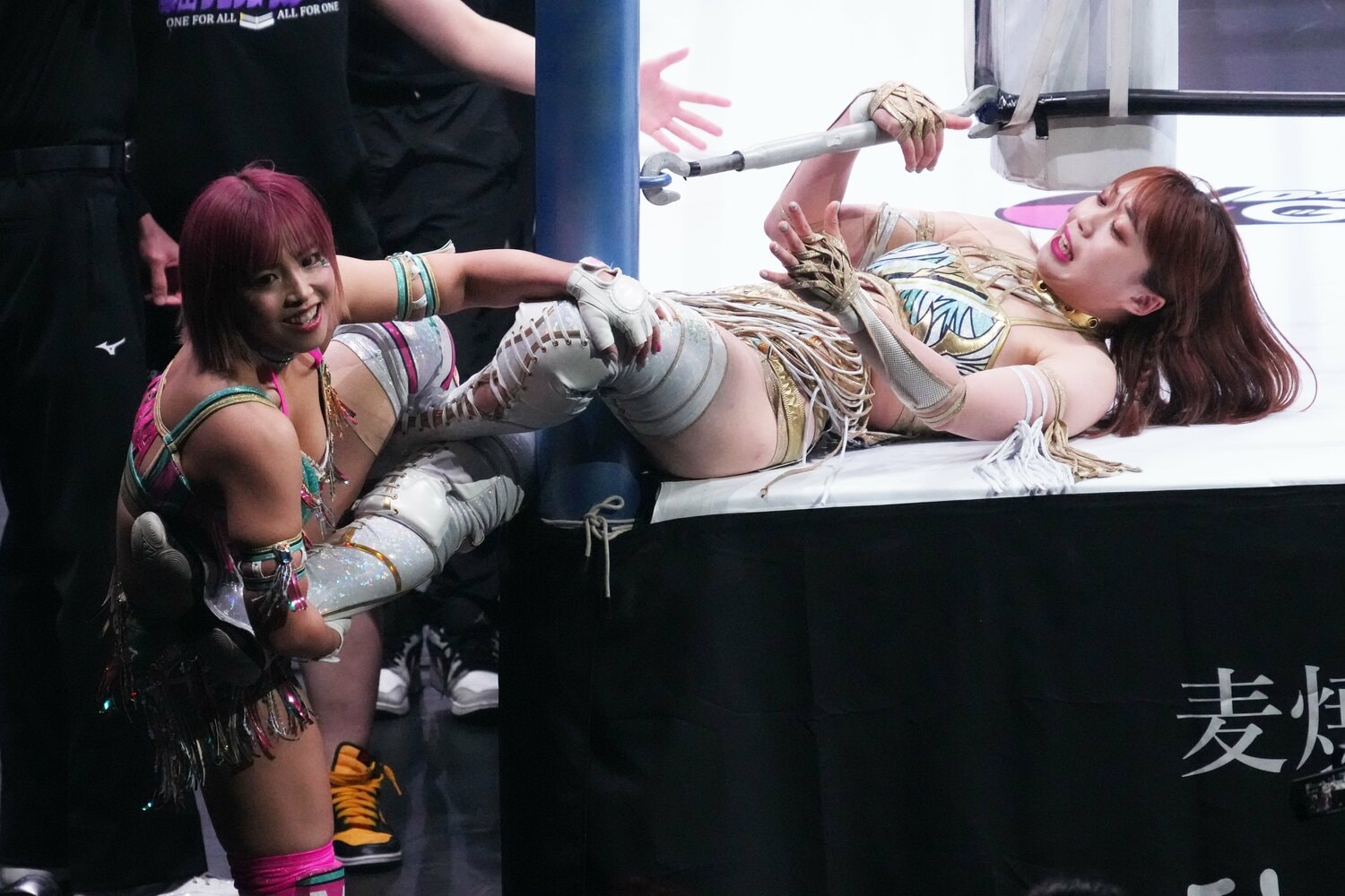 上谷戦、得意の足攻めでペースを握った白川　©Essei Hara