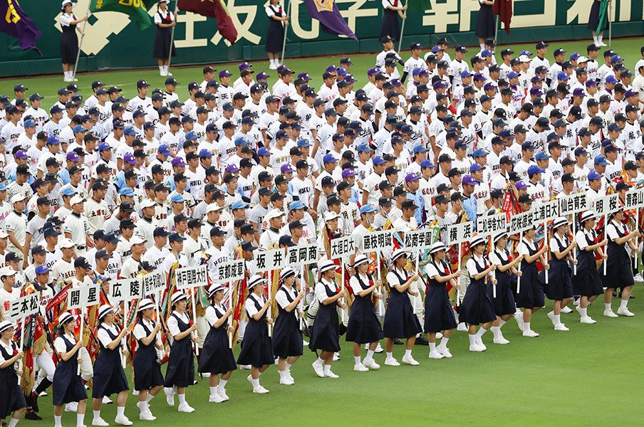 尼崎4時36分発の始発で甲子園へ。この球場が幸せな場所である理由。＜Number Web＞ photograph by Kyodo News