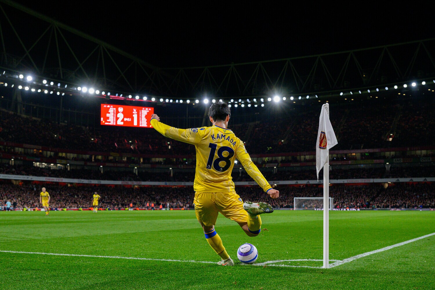 2－2で引き分けたアーセナル戦。コーナーキックを蹴る鎌田大地。この試合のMOMに選ばれた　©Getty Images