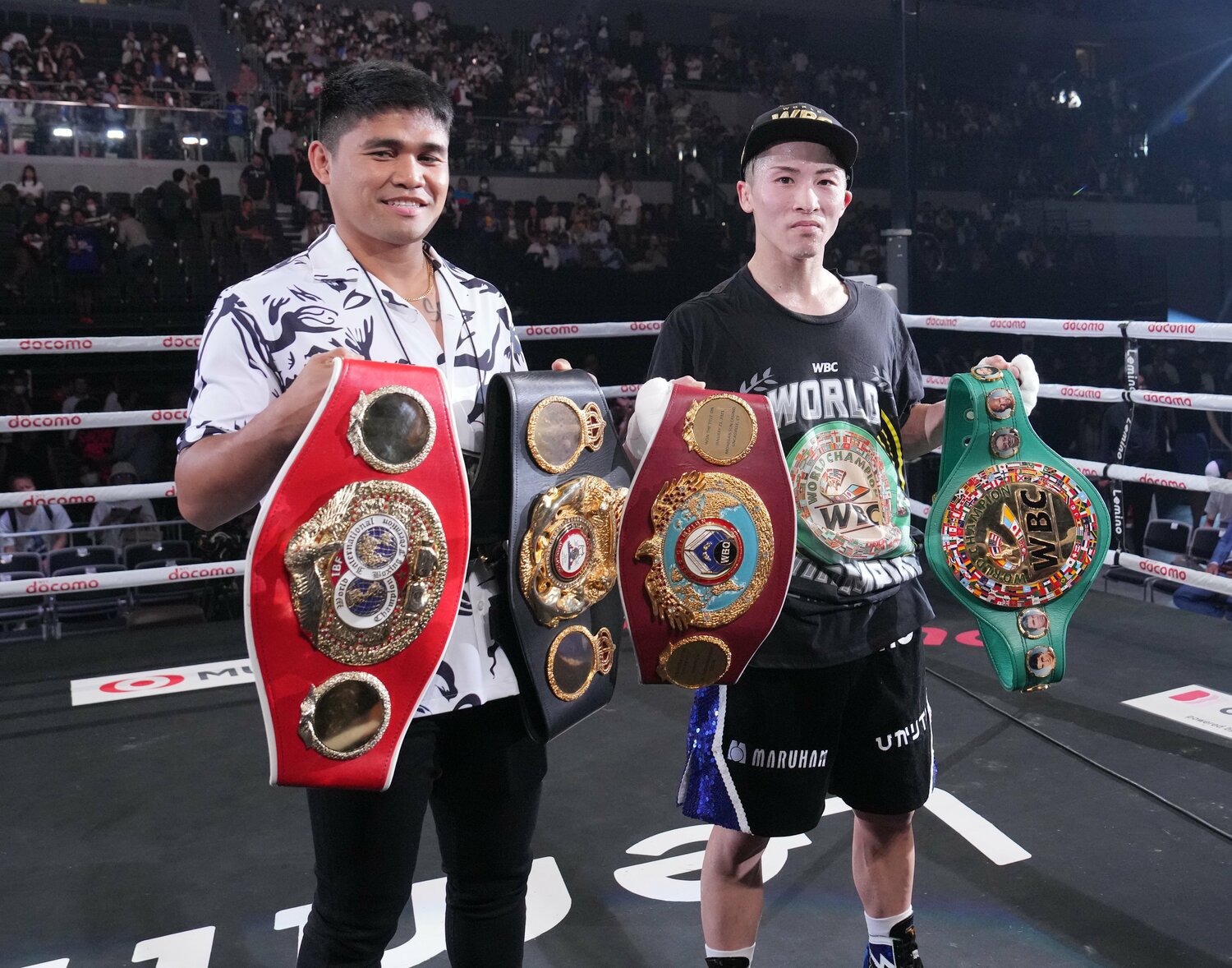 フルトン戦後、リング上で邂逅したマーロン・タパレスと井上尚弥　©Naoki Fukuda