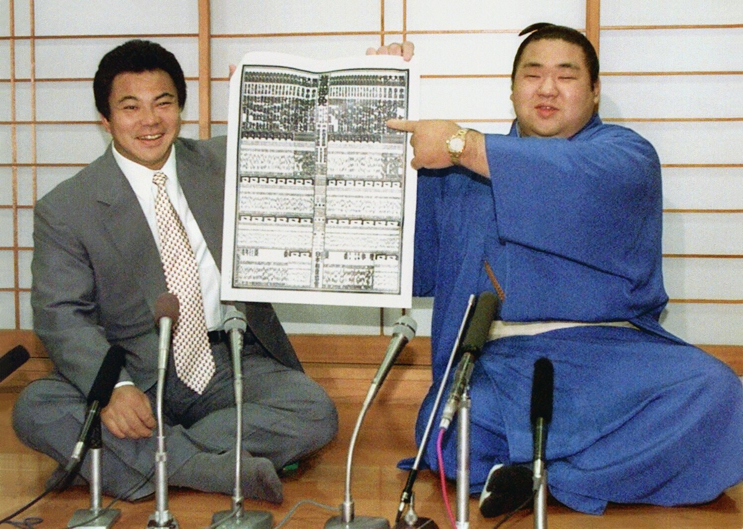 貴乃花から金星をあげた翌場所（1998年5月）、千代大海は新小結に昇進した　©JIJI PRESS