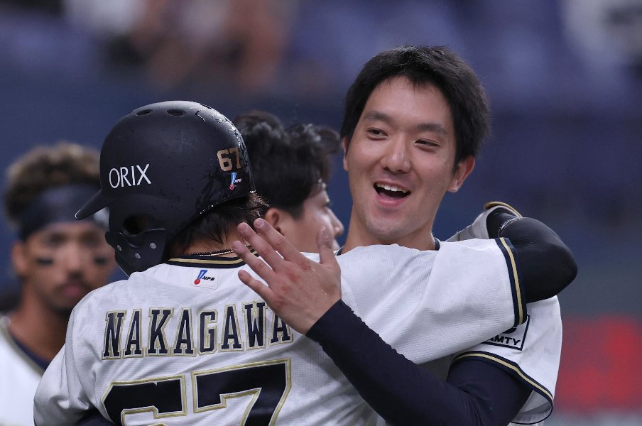 田嶋大樹「1人が好き…人と関わると自分が傷つく」孤高の左腕を変えた「結婚の幸せ」とオリックスの“父親ローテ”秘話「それはもう妻のおかげです」<Number Web> photograph by SANKEI SHIMBUN