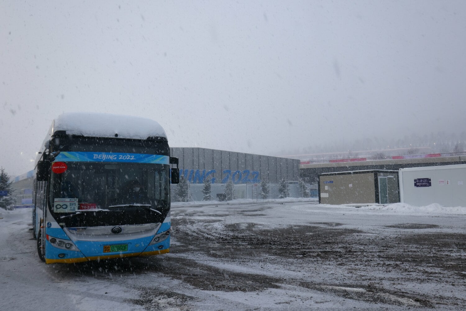 MMCから各会場をつなぐバス　©JMPA