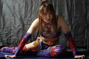 【新着記事】「家出して3カ月の漫喫暮らし」「枕をしたら仕事をやるよ」壮絶な過去を超えてスターダムの朱里が亡き母に誓う“赤いベルト”の夢