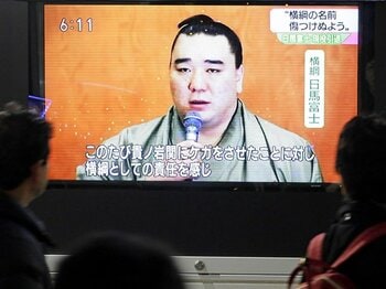 「暴力」を意識しなかった日馬富士。こんなにも遠かった世間と角界の距離。＜Number Web＞ photograph by Kyodo News