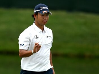 連覇に挑んだ松山英樹の「リスク」と「報酬」。~ダブルボギー以上に悔んだ一打~<Number Web> photograph by Getty Images