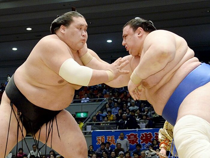 力士の大型化で減った「長い相撲」。新三役・照ノ富士の受けは人気の元?<Number Web> photograph by Kyodo News