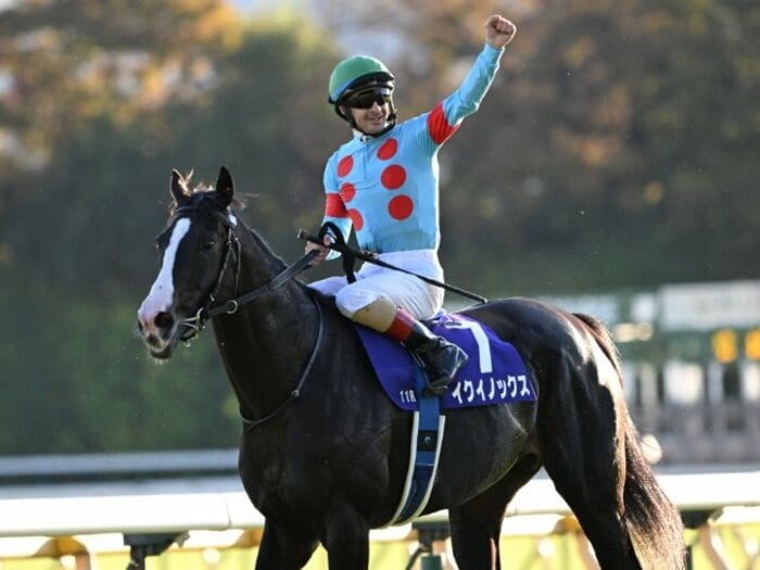 天皇賞・秋「1分55秒2の衝撃」…イクイノックスはまるで“競馬界の大谷翔平”「こんなタイムで2000mを走るのは不可能」「もはや馬では…」＜Number Web＞ photograph by Keiji Ishikawa