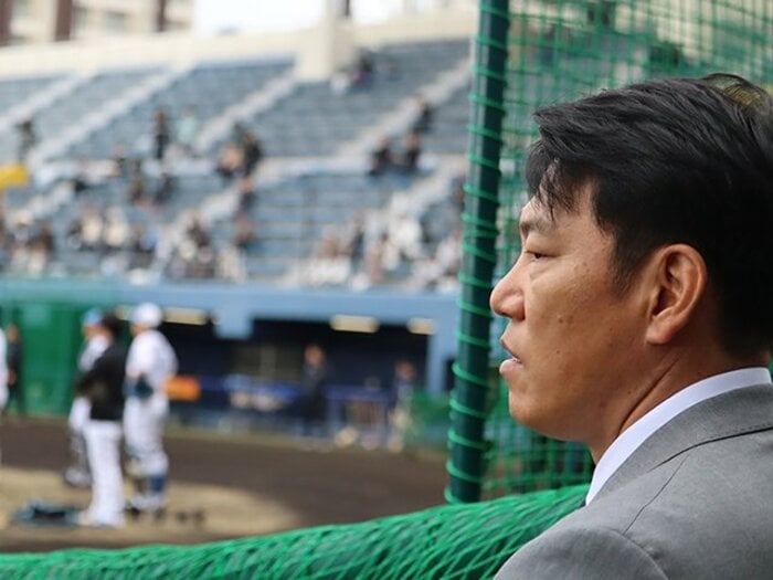 「栗山英樹のもとに井端弘和が!」日本ハムキャンプでWBC監督“青空会談”が実現…「そこは考えておかないと」新庄監督とも話したこととは<Number Web> photograph by Kou Hiroo