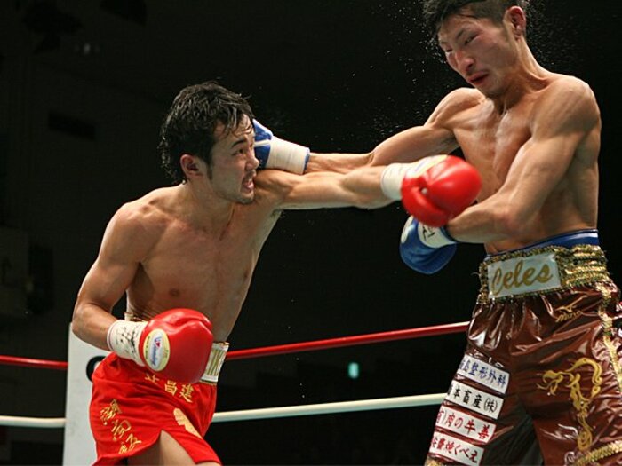 無敗のホープ対決が生み出した名勝負。～日本バンタム級、山中vs.岩佐～＜Number Web＞ photograph by BOXING BEAT