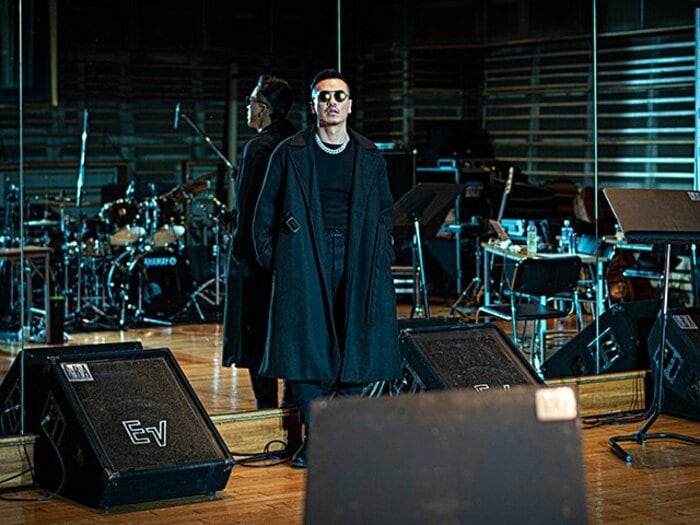 稲垣啓太も共感するヒップホップ界のカリスマ・AK-69の“本気”の生き方。＜Number Web＞ photograph by Takuya Sugiyama