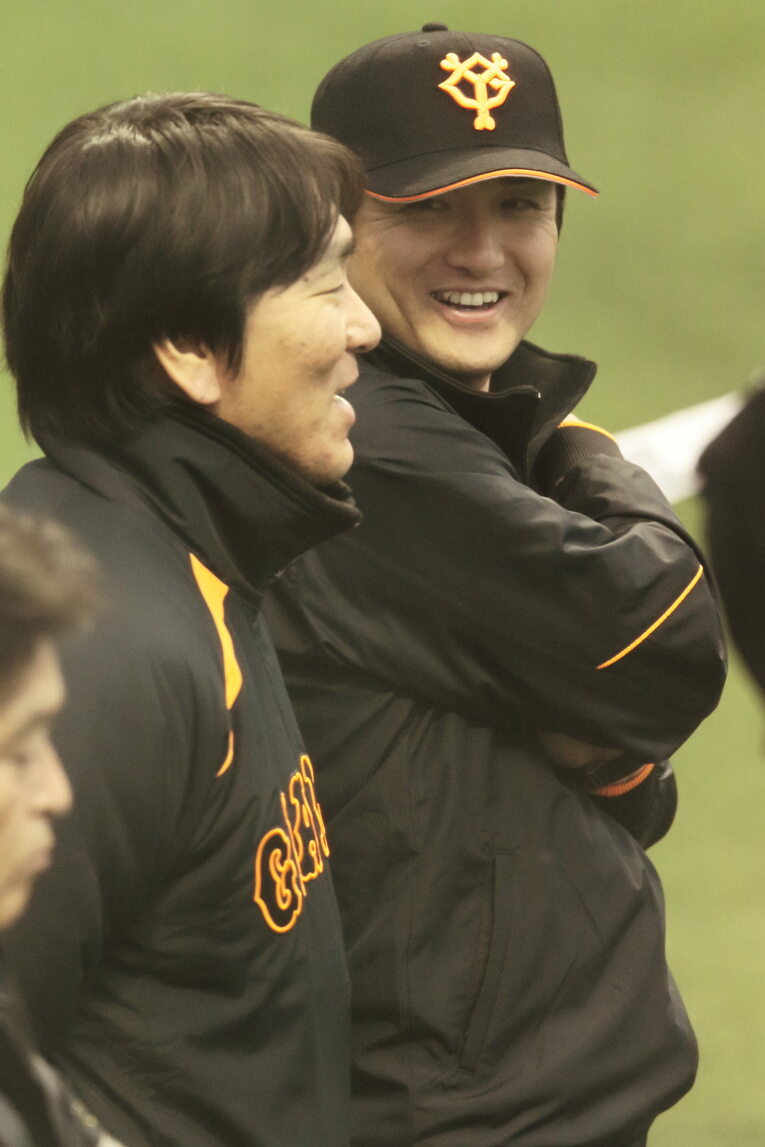 巨人監督時代。松井秀喜と談笑　©Kichi Matsumoto