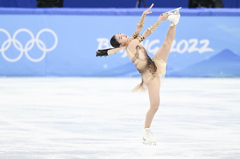 「泣いてる場合じゃない」新女王・坂本花織と中野コーチが守った“フィギュアの品格” 「20年前のスケート」発言のタラソワへ伝えたいこと(57)