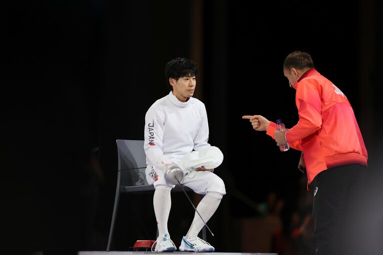 男子エペ個人決勝、加納虹輝vs.ヤニック・ボレル　©JMPA