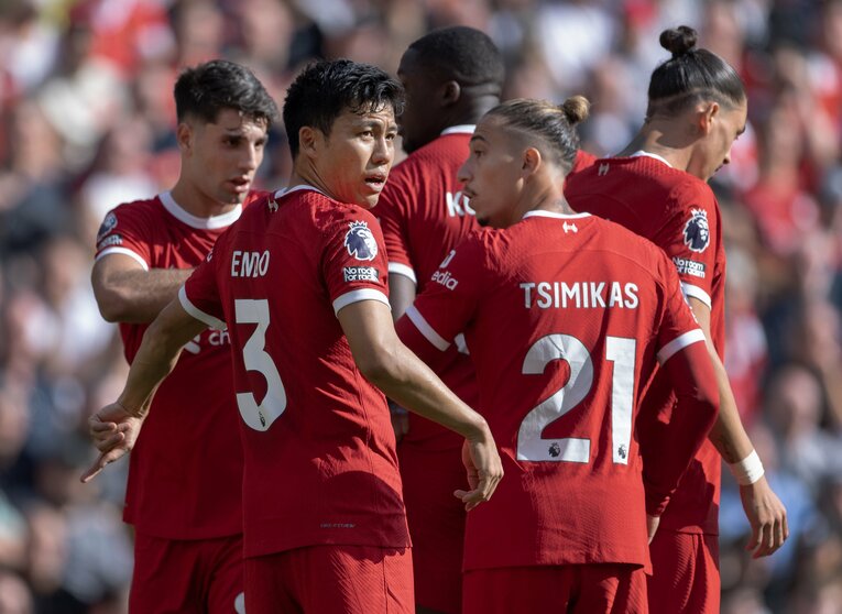 移籍直後の8月19日、遠藤航は第2節ボーンマス戦に途中出場　©Getty Images