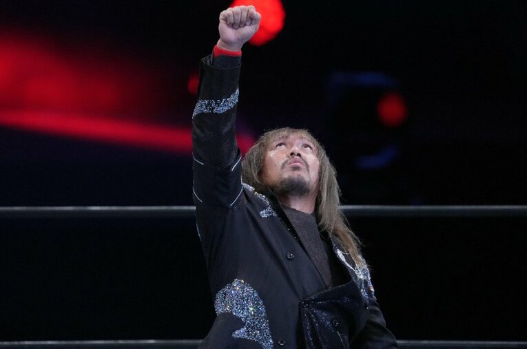 入場しポーズを決める内藤哲也。5月4日、福岡国際センター ／ photograph by Essei Hara