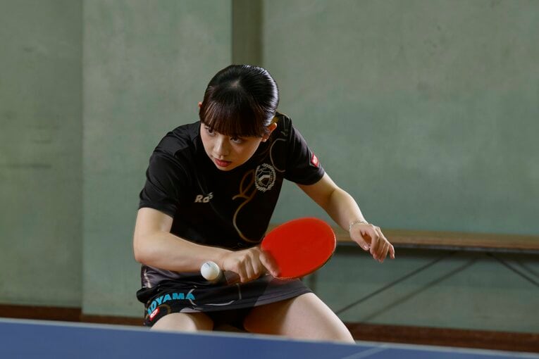 青学大3年生で、Tリーグでもプレーするカットマン・小林りんご【スワイプするとそのほかの写真もご覧になれます】　©Hirofumi Kamaya