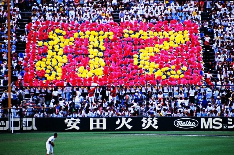 かつて甲子園名物だったPL学園の「人文字」 ／ photograph by JIJI PRESS