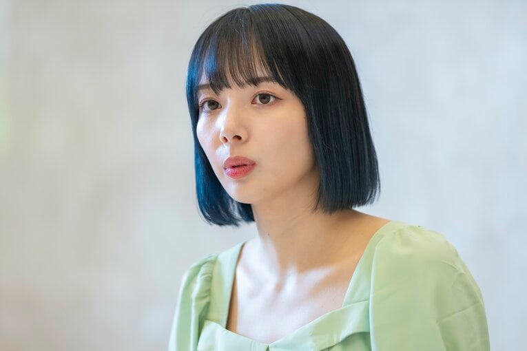 「モデルで麻雀？ やらないほうがよくない？」中国育ち青学卒・岡田紗佳（28）がそれでもMリーガーになった理由《特別グラビアインタビュー》(4)