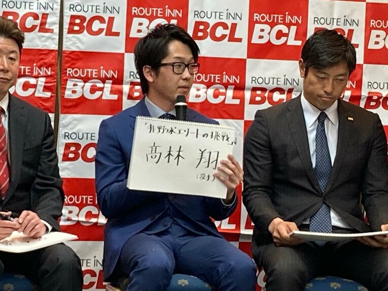 推しの選手について説明する伊藤監督　©Kou Hiroo