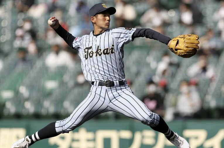 鳥取城北戦に先発した東海大相模・求航太郎。4回無失点に抑えた ／ photograph by KYODO