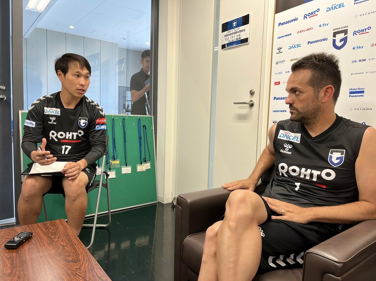 ポヤトス監督と　©Masaki Shimozono