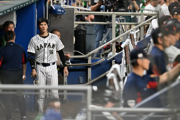 【大谷さんの侍ジャパンでも愛される日常】メキシコ戦でのベンチでの大谷（写真は右に続きます）　©Naoya Sanuki