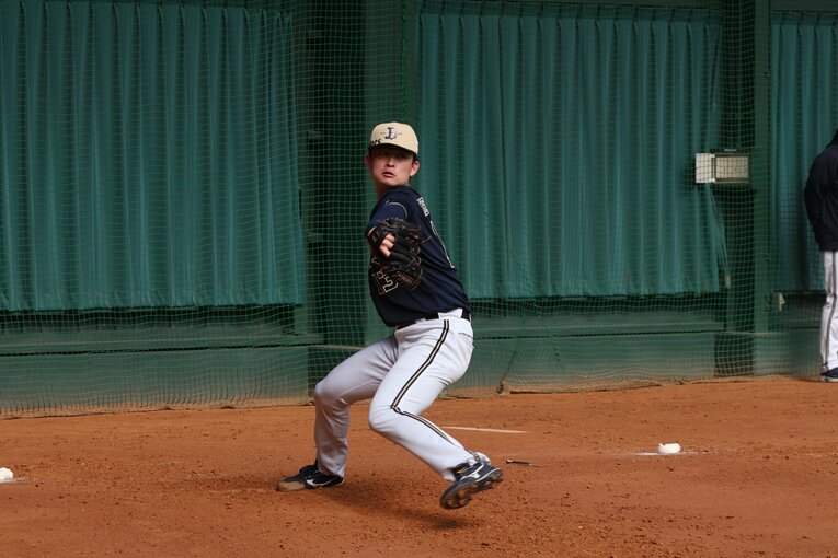 キャンプでの寺西　©Fumi Sawai