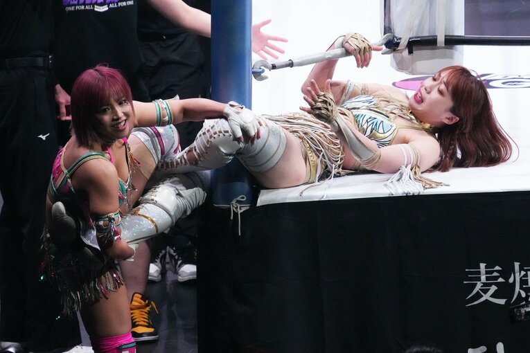 上谷戦、得意の足攻めでペースを握った白川　©Essei Hara