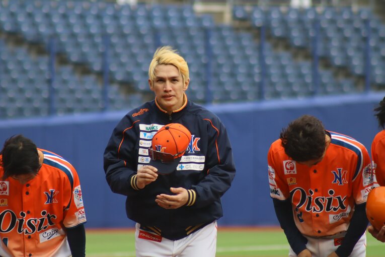 観客に挨拶する陽岱鋼 ©Kou Hiroo