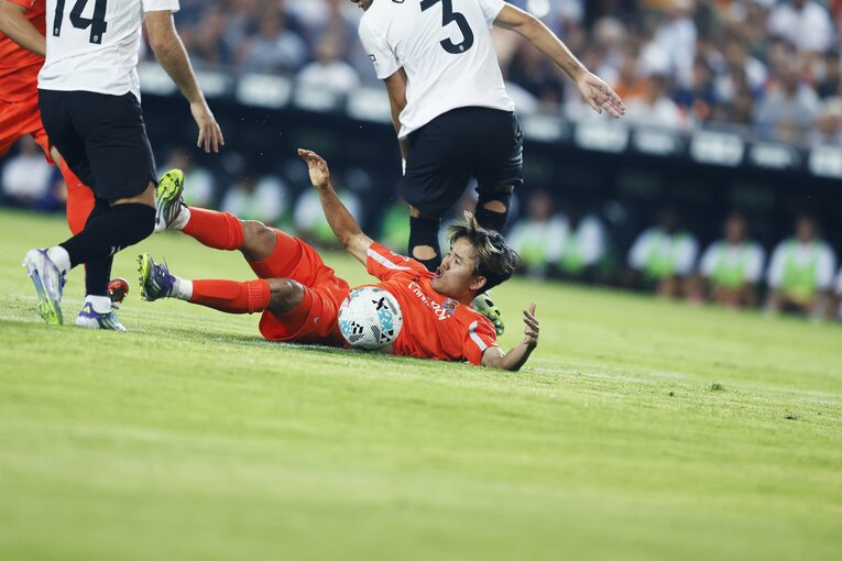 「僕はどうなるか分からないんですけど」久保建英がスペイン強豪“移籍の噂”にポツリ「街中は酷暑45度」開幕戦ゴール後に見え隠れした気持ち(11)