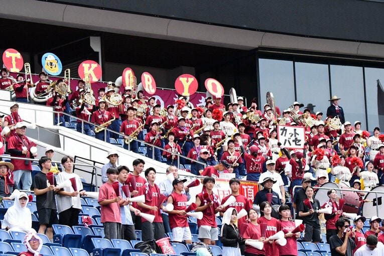 ZOZOマリンスタジアムで応援する拓大紅陵吹奏楽部（2026年7月） ©写真提供／拓大紅陵高校吹奏楽部顧問・吹田正人氏