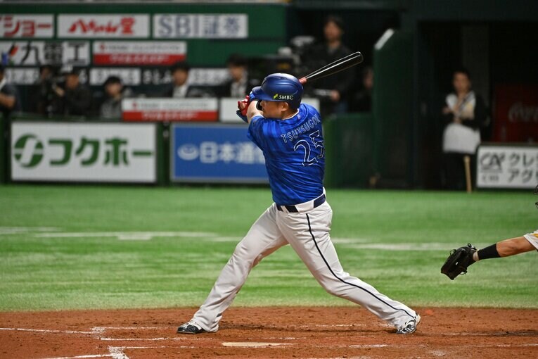 日本シリーズ第5戦、先制打を放つ筒香嘉智　©Hideki Sugiyama