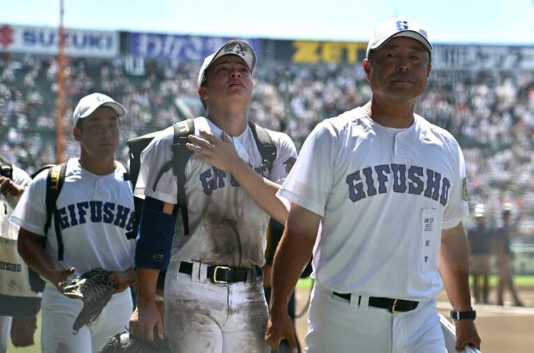 準決勝で日大三に敗れた県岐阜商。決勝進出は叶わなかったが、さわやかに甲子園を去った　©Hideki Sugiyama