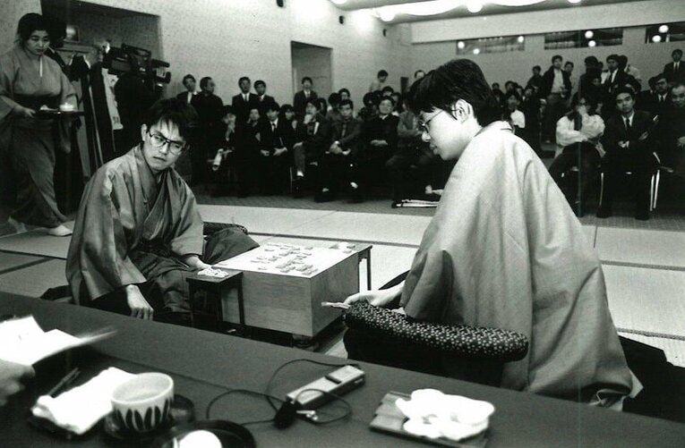 1993年2月、22歳の“羽生にらみ”　©BUNGEISHUNJU