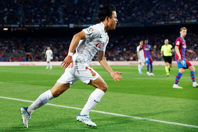 久保建英は「バルサ下部組織の旧友」と何を話したのだろうか… カンプノウで撮った才能の一端と敗戦の悔しさ〈撮影者の視点〉(37)