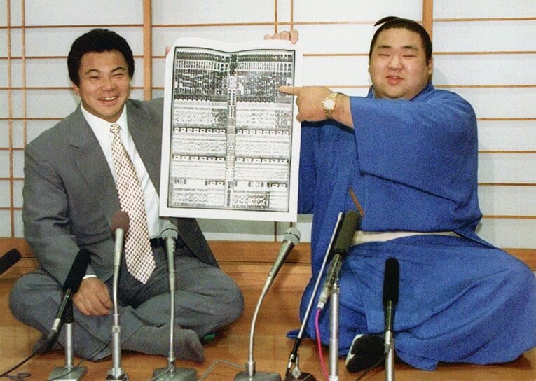 貴乃花から金星をあげた翌場所（1998年5月）、千代大海は新小結に昇進した　©JIJI PRESS