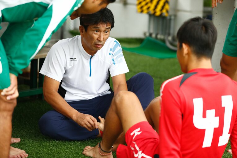 大阪体育大時代の林大地を指導したという夏嶋隆氏　©︎SHIDU MURAI