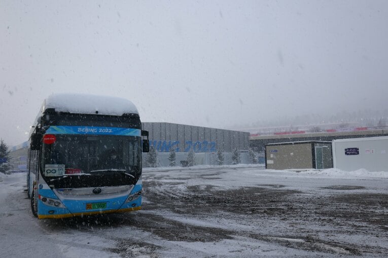 MMCから各会場をつなぐバス　©JMPA