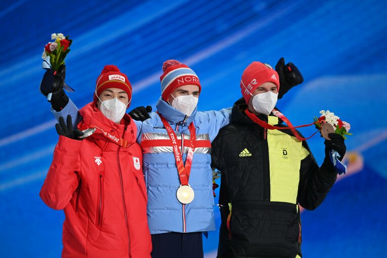 スキージャンプ小林陵侑の“二冠”を阻止したリンドビーグ（中央）もノルウェー人だ　©Naoya Sanuki/JMPA