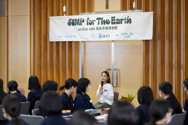 高校生たちからの質問も受け付け、率直に応えた高梨