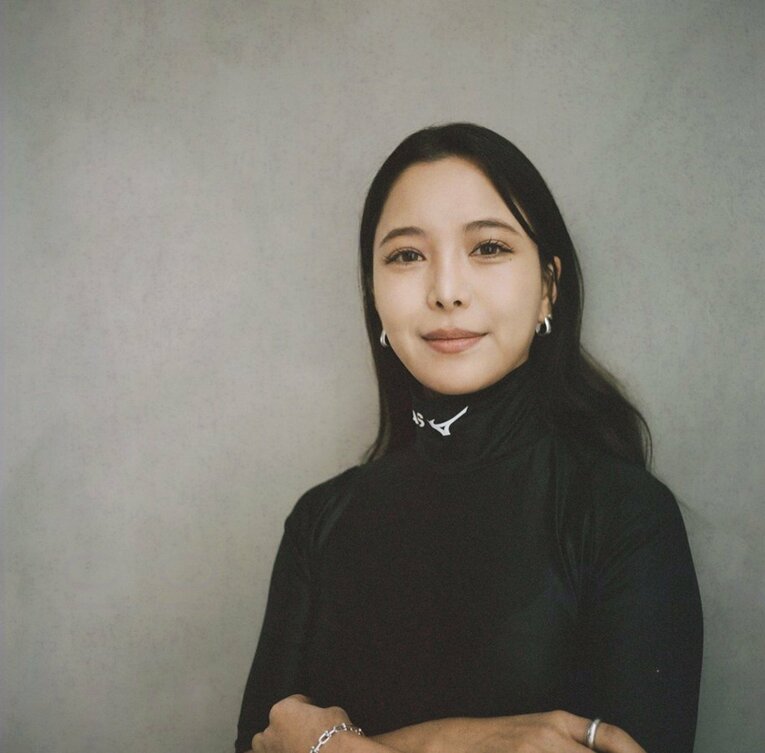 高梨沙羅（たかなし・さら）／1996年10月8日生、北海道出身。'12-'13季に16歳4カ月の史上最年少でW杯総合優勝。男女通じ歴代最多のW杯63勝。五輪女子ノーマルヒルで'14年ソチ4位、'18年平昌銅メダル、'22年北京4位、混合団体も4位だった。152cm　©Asami Enomoto