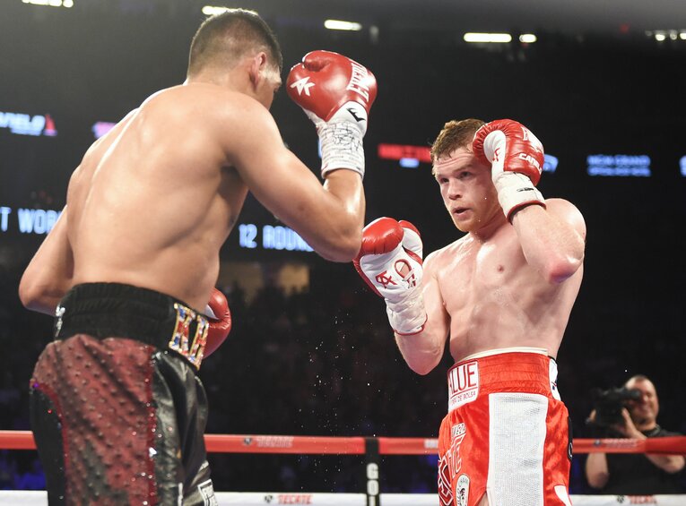 2016年5月のカネロ・アルバレス対アミール・カーン。筆者はカネロを井上尚弥に、カーンをフルトンに見立てて試合展開やレンズワークをシミュレートしているという　©Naoki Fukuda