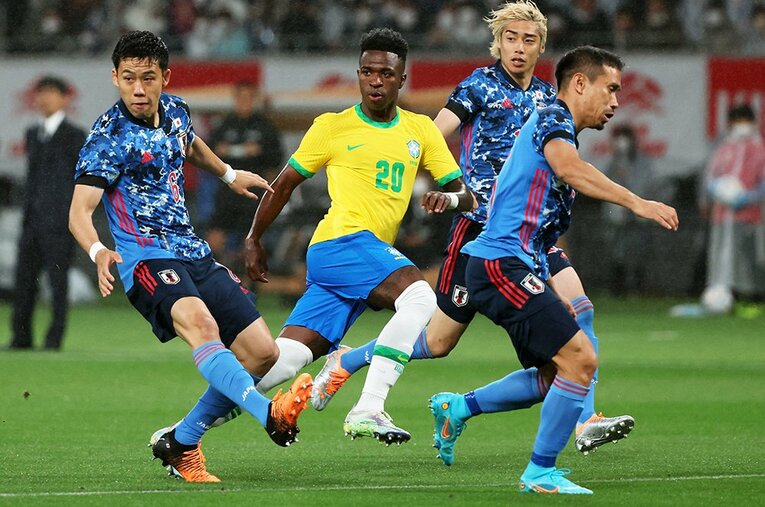 長友らの連動した守備に封じられたビニシウス。期待値が高いだけにこの試合での評価は…… ©JMPA