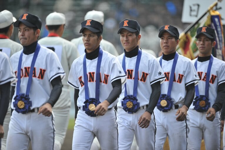 2010年、沖縄県勢初の春夏連覇を達成した興南高校　©BUNGEISHUNJU