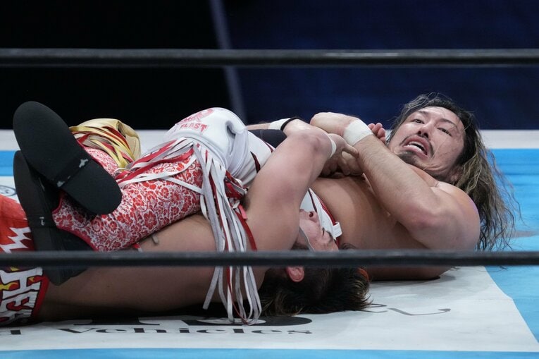 腕ひしぎで上村優也を攻める辻陽太　©Essei Hara