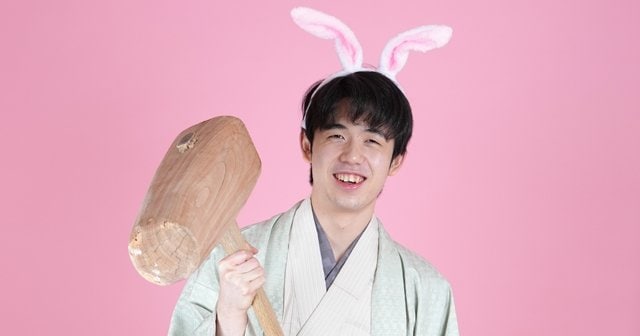 藤井聡太“ウサ耳笑顔ショット”のスポニチカメラマンが明かす撮影秘話「自分もウサ耳を被ったのですが、藤井先生が触れることはなく…」（2／3） - 将棋  - Number Web - ナンバー