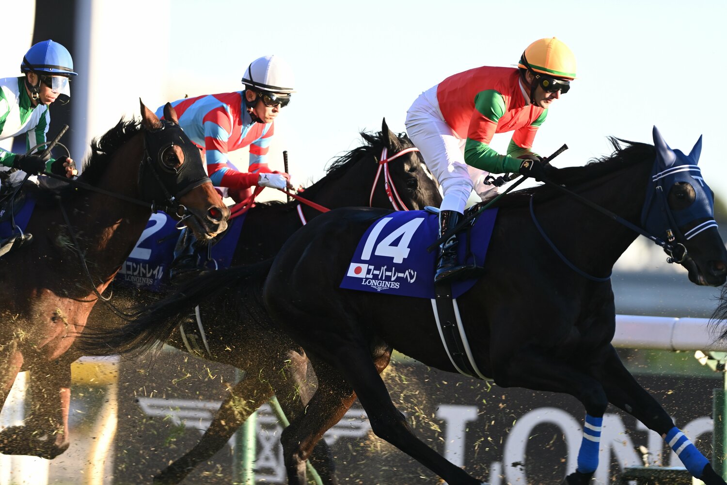 1周目の直線では7番手で折り合っていたコントレイル